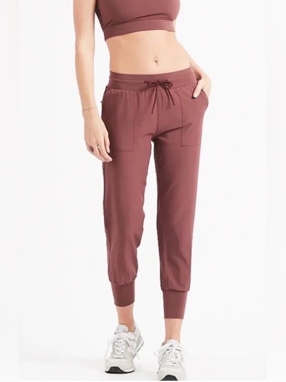 Vuori Summits Woven Burgundy Joggers Women’s Medium